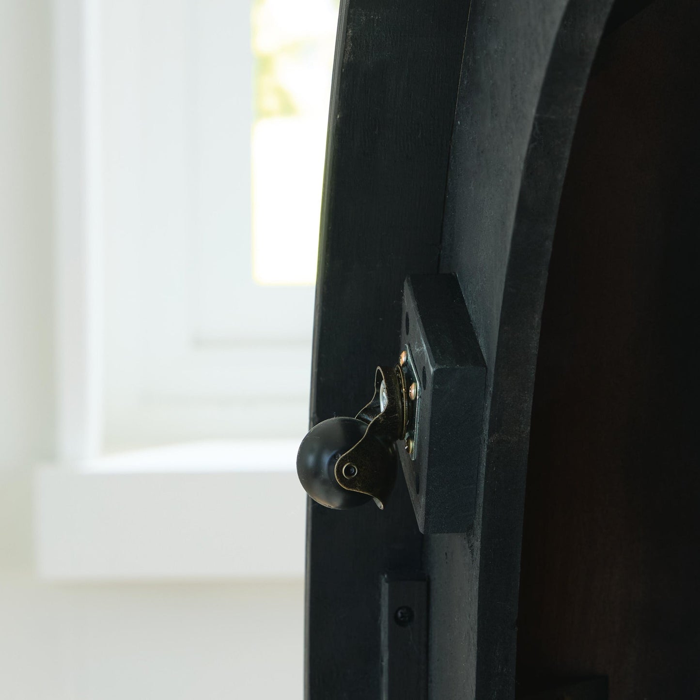 Grayman Round Cocktail Table